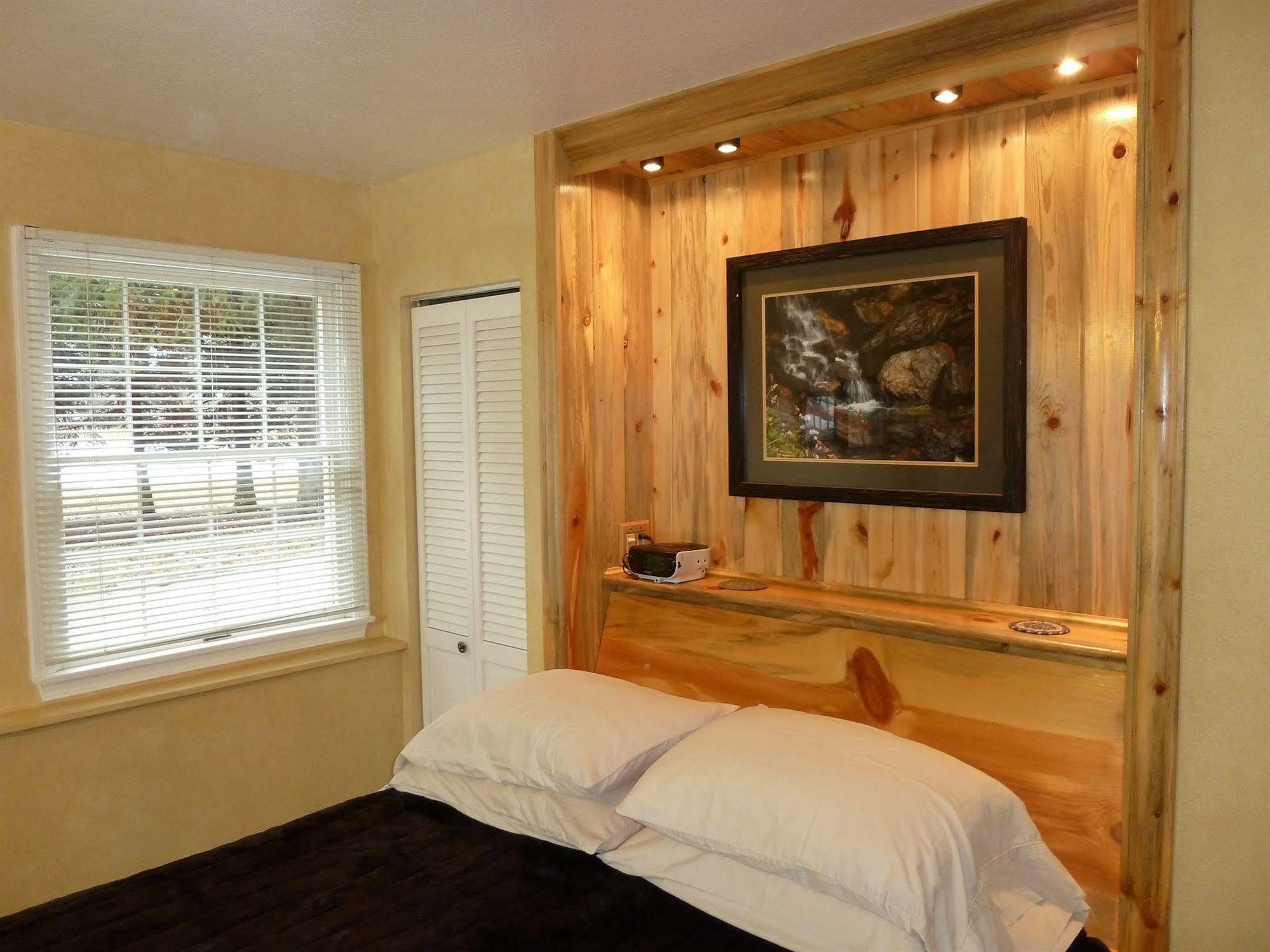 Bad Rock Bed And Breakfast Inn Columbia Falls Esterno foto